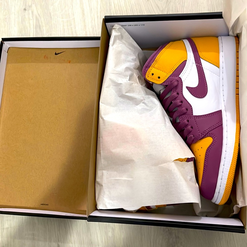 Nike Jordan 1 retro high OG GS size 6.5y